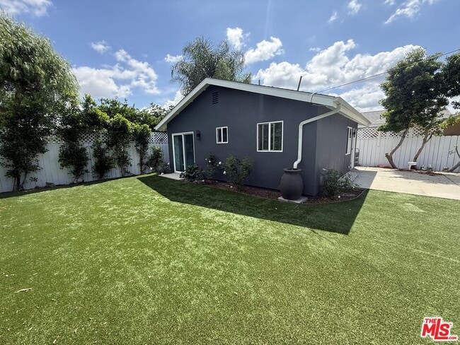 Photo - 7512 Jamieson Ave