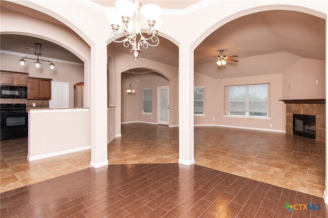 Photo - 704 W Gemini Ln