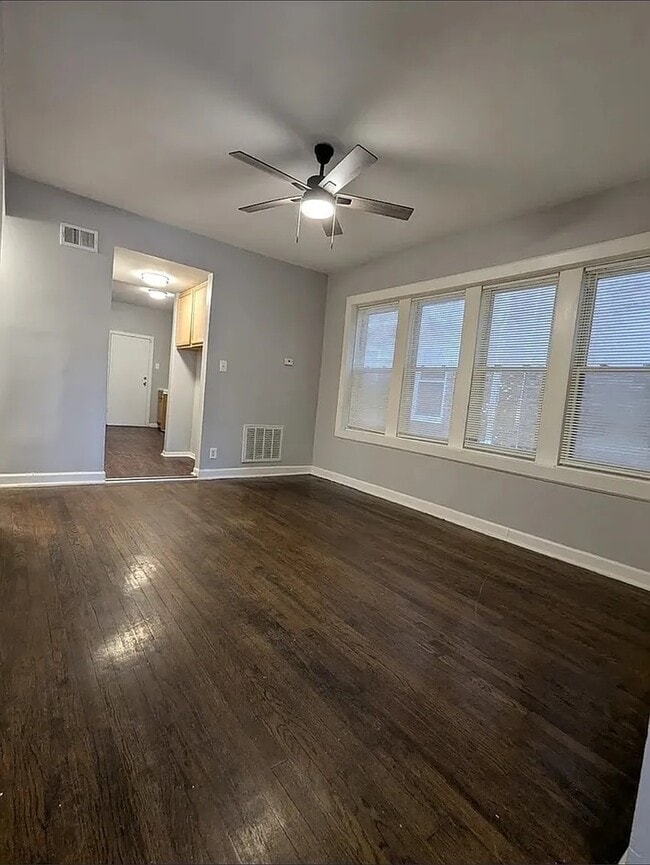 Photo - 7545 S May St Unidad 3