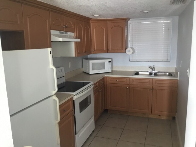 Cocina - 9375 Fontainebleau Blvd #L422 Unidad L422