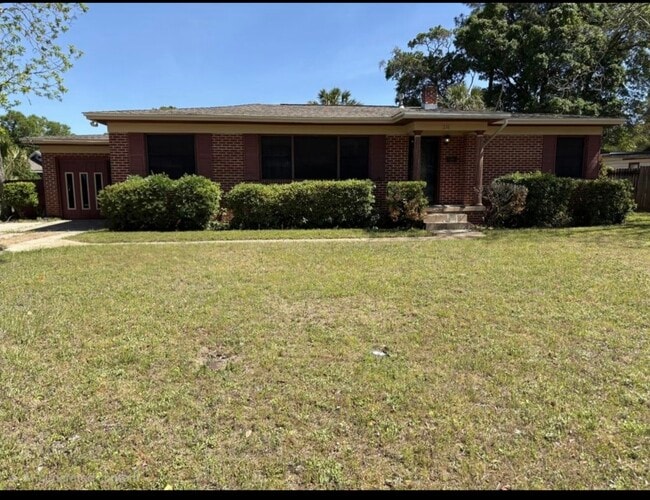 Building Photo - 211 Ariola Ave
