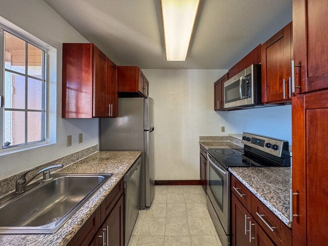 Available Now. 2BD/2BA/1PKG townhome at Vi... - Available Now. 2BD/2BA/1PKG townhome at Vi...