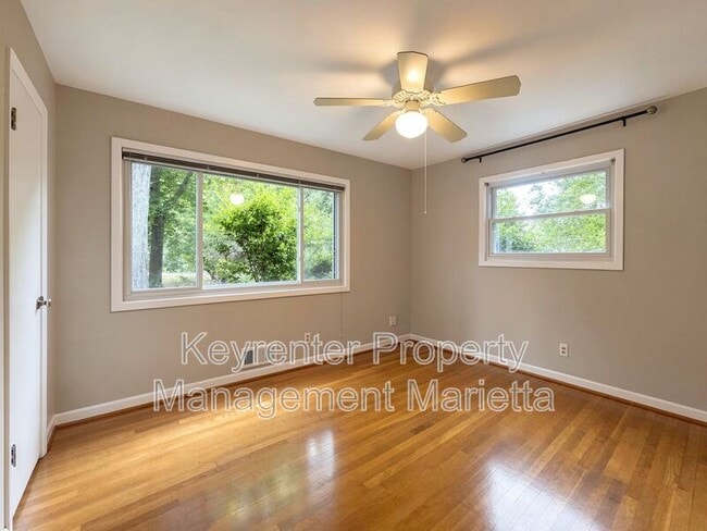 Photo - 3720 Lake Dr SE