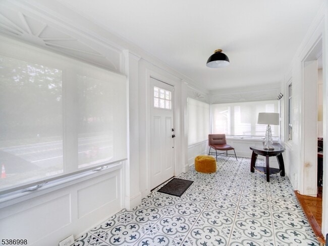 Photo - 415 Orange Rd