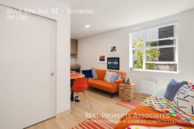 Photo - 4046 8th Ave NE Unit Showing