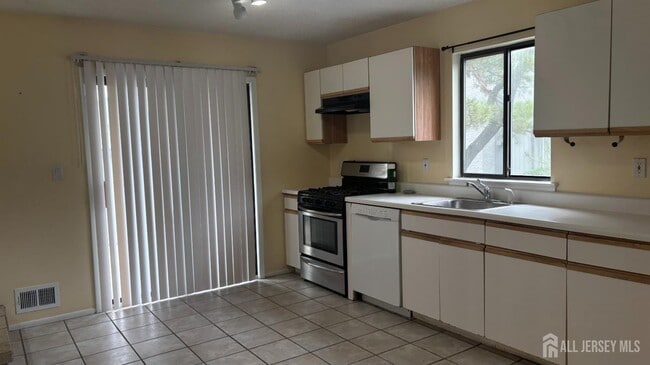 Photo - 178 Linda Ln