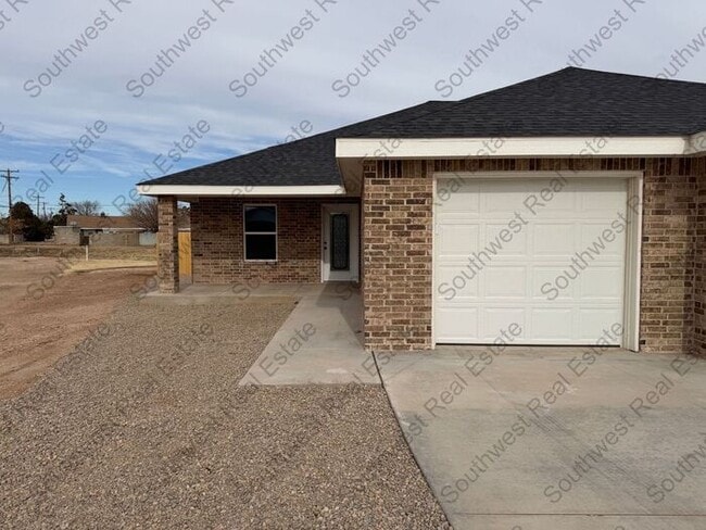 Building Photo - New Spacious 2 bedroom 2 bath Duplex.