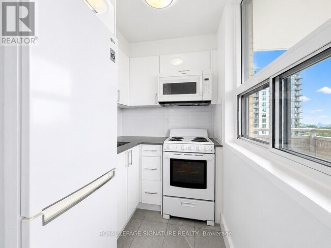 Photo - 1500 Bathurst St Unit 1201