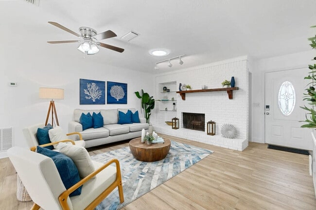 Building Photo - 305 3rd St Rental