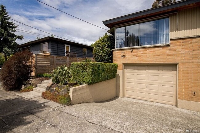 Building Photo - Ballard 2 bed 1 bath Available February 1st