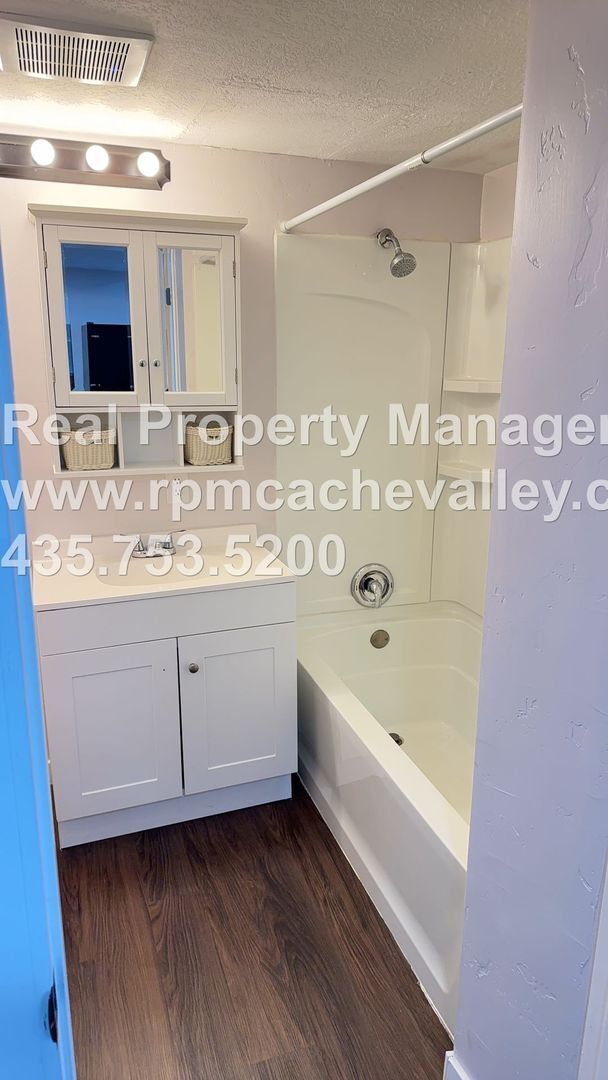 Photo - 61 500 Unidad 61 W 500 N #101