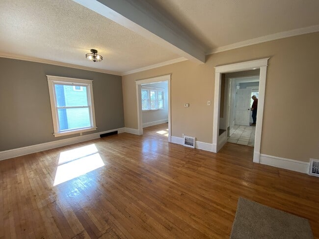 Photo - 1622 E 8th St