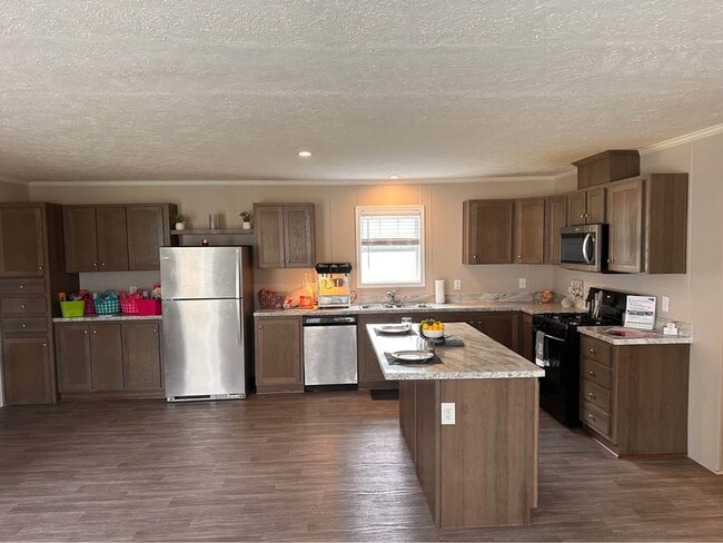 Photo - 330 Mosswood Ln