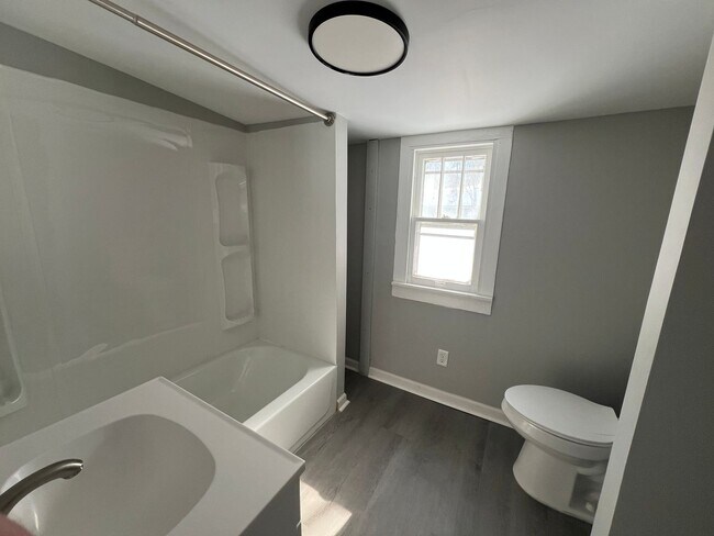 Photo - 216 W Dolman St