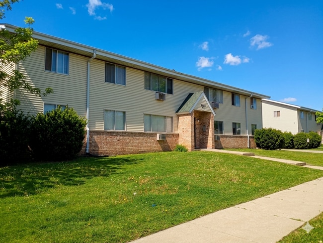 Building Photo - Coming Soon: Spacious 2BR Apartment | Heat Included | Kenosha Unit 4111-1