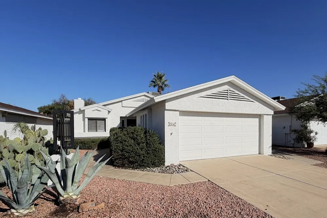 Building Photo - 313 W Kings Ave