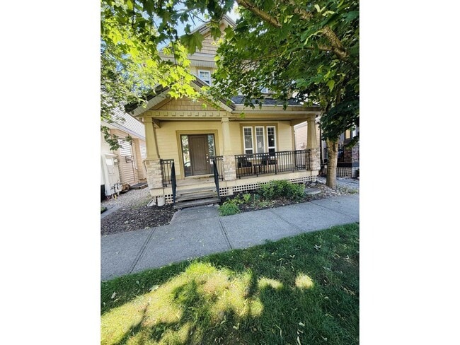 Photo - 7111-194B 194b St