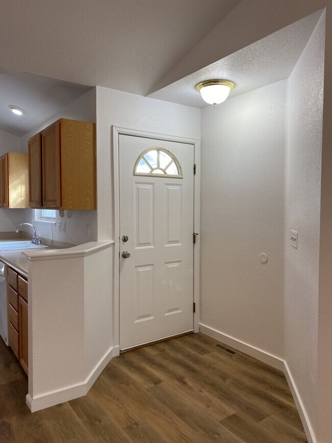 Refreshed and Spacious 3 Bed 3 Bath Townho... Casa Adosada Townhome en