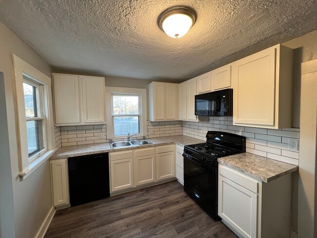 Photo - 1210 Mason St NE