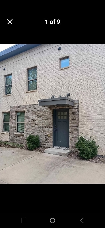 Building Photo - 714 E Lamar St