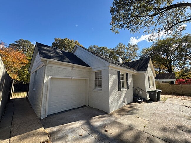 Photo - 108 N Highland St