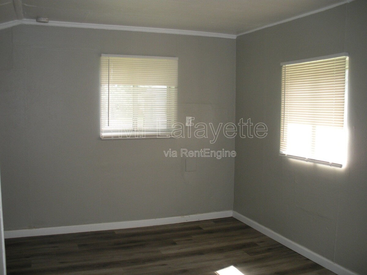 Photo - 1724 Charles St
