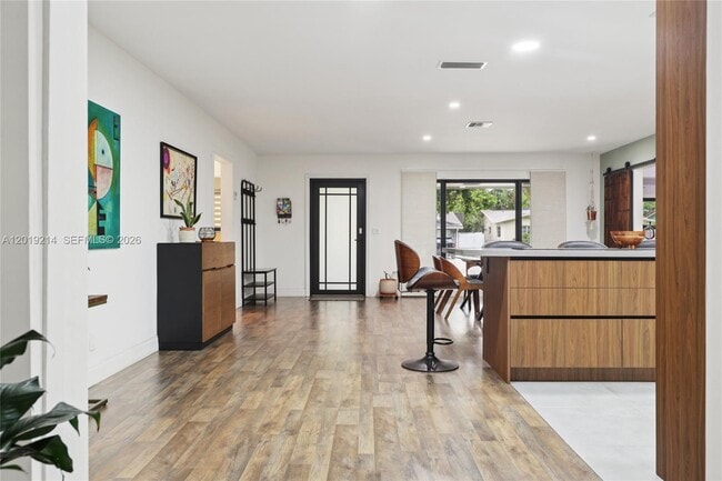 Photo - 5301 Pierce St
