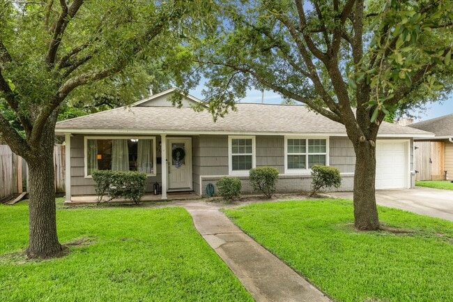 Building Photo - 2327 Saxon Dr Rental