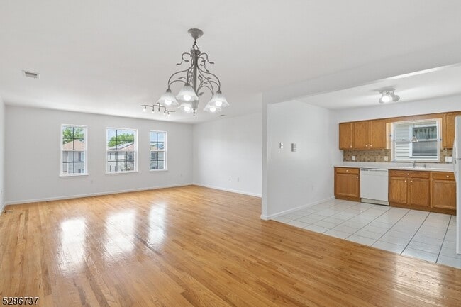 Photo - 184 Hillside Ave