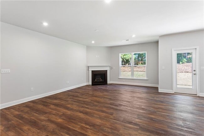 Photo - 425 Greyfield Dr