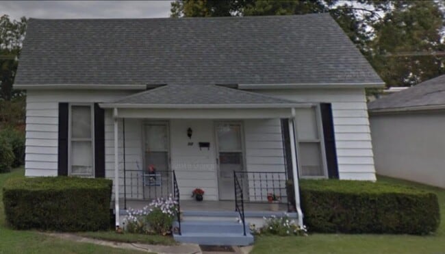Building Photo - 413 3rd St