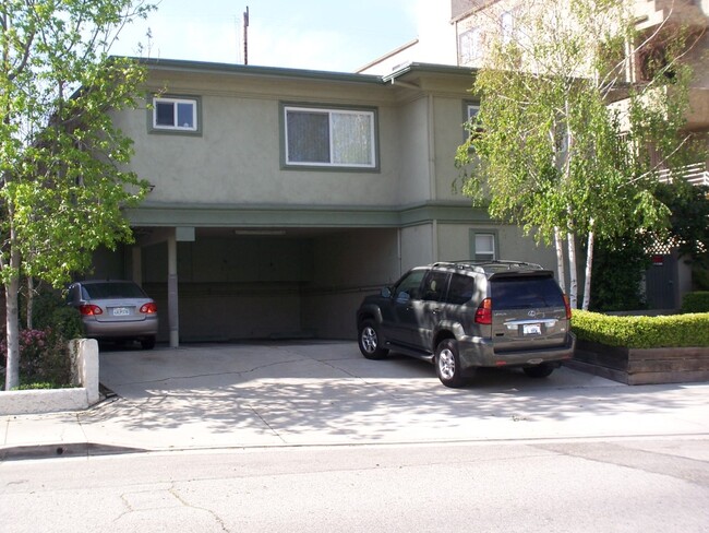 Building Front - 15032 Moorpark St Apartments Unit 9