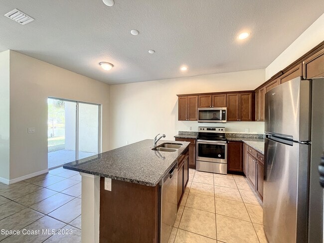 3737 Chambers Ln
