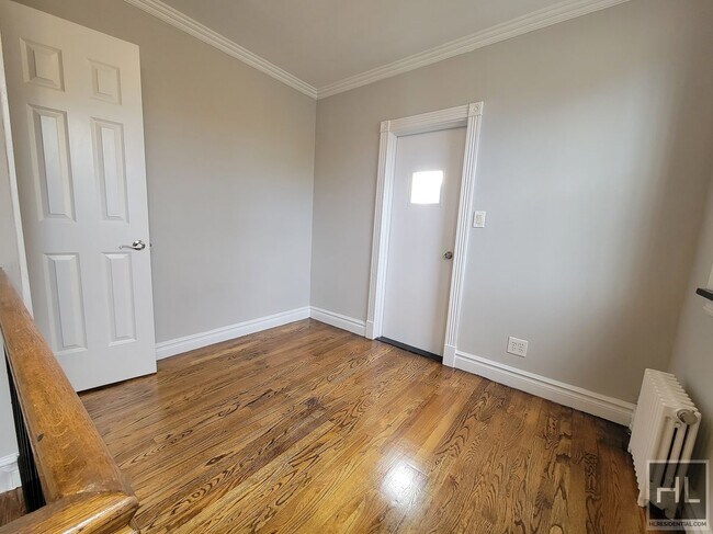 Photo - Mott Street Unit 017