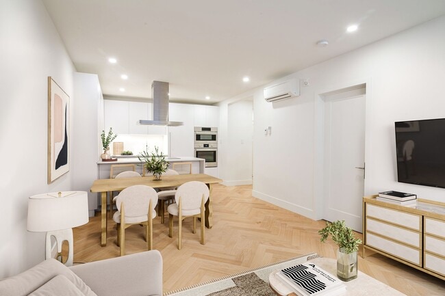 Photo - 266 Lansdowne