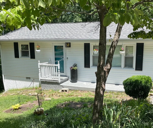 Building Photo - 3820 Altamira Dr Rental