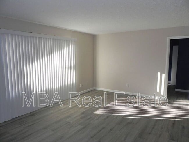 Photo - 15650 N 19th Ave Unidad #1196