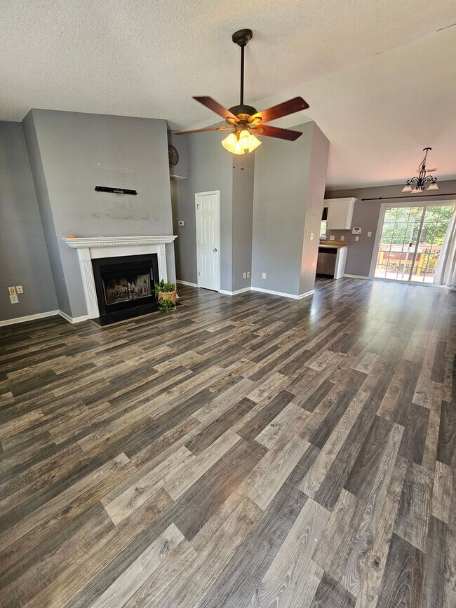 Photo - 3 Bedroom 2 Bath Richlands Home for Rent