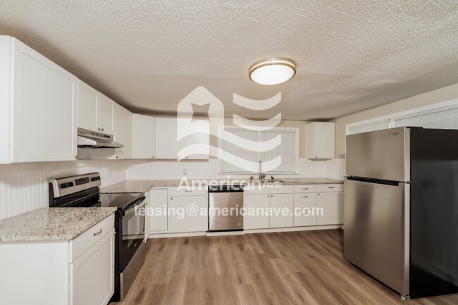 Photo - 487 6th Ave SW