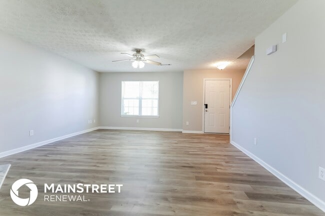 Photo - 180 Springbottom Dr SE