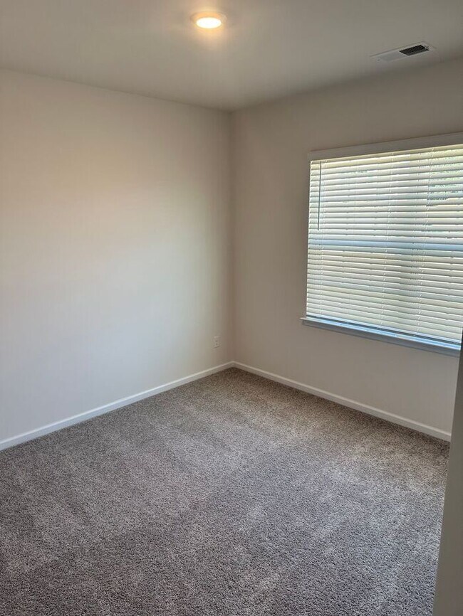 Photo - Gourgeous Brand New 4 bedroom Home near Lake Norman