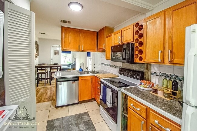 Photo - 707 Sprucewood Ln