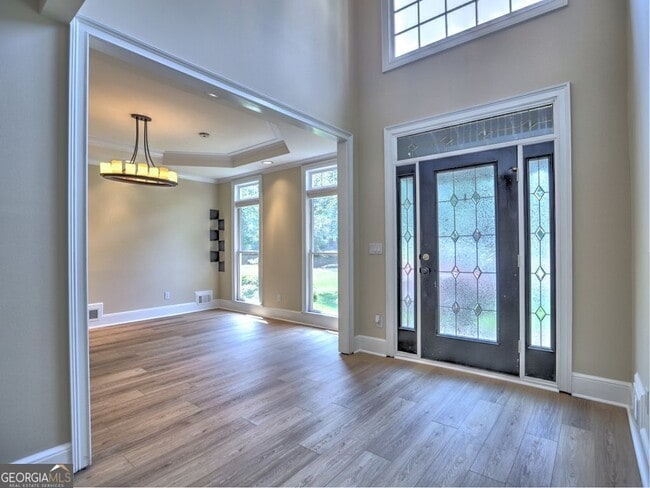 Photo - 3237 Waldwick Way SE