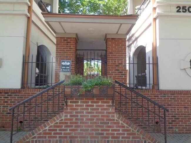 Photo - 252 E Davie St