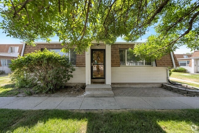 Building Photo - Charming Condo in Meadowbrook Village w 1 ... Unit 48A