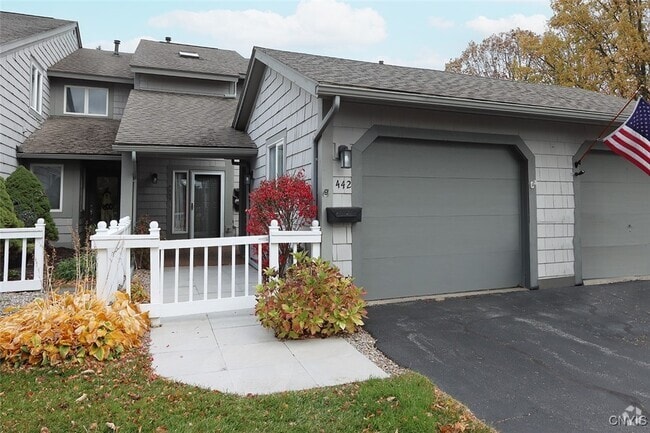 Building Photo - 442 Summerhaven Dr N Rental
