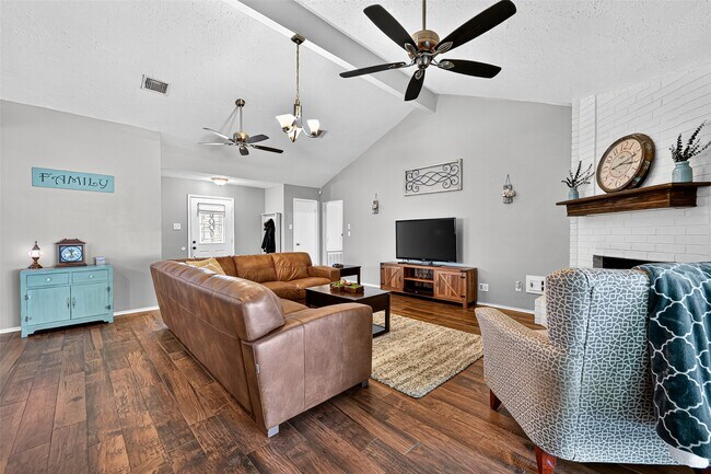 Photo - 930 Holly Hall Dr