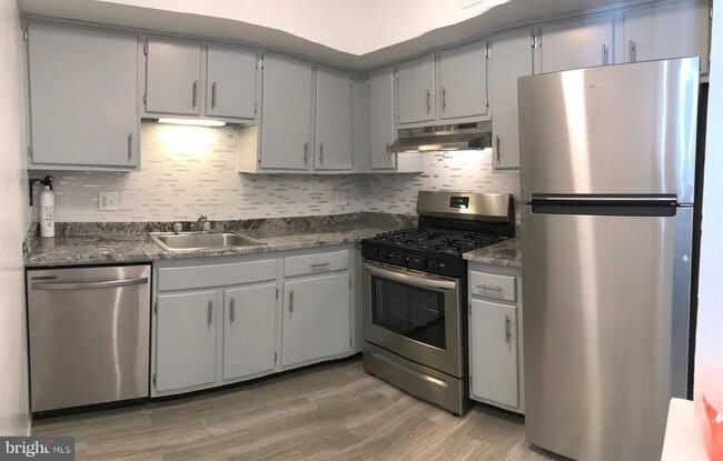 Building Photo - 6113 Hilltop Dr Unit PARKVIEW