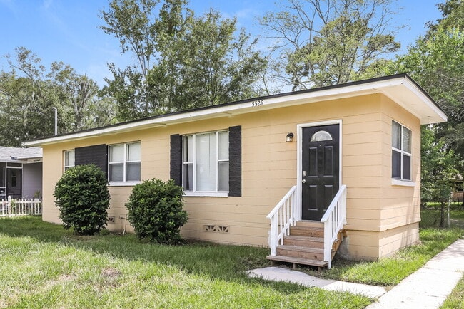 Photo - 5528 Vernon Rd