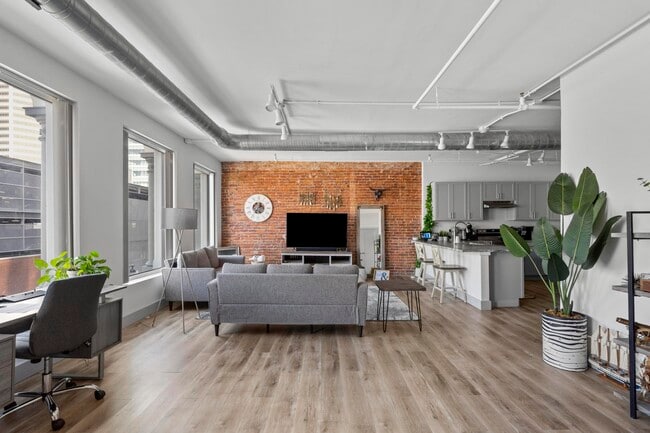 Photo - The Cast Iron Building